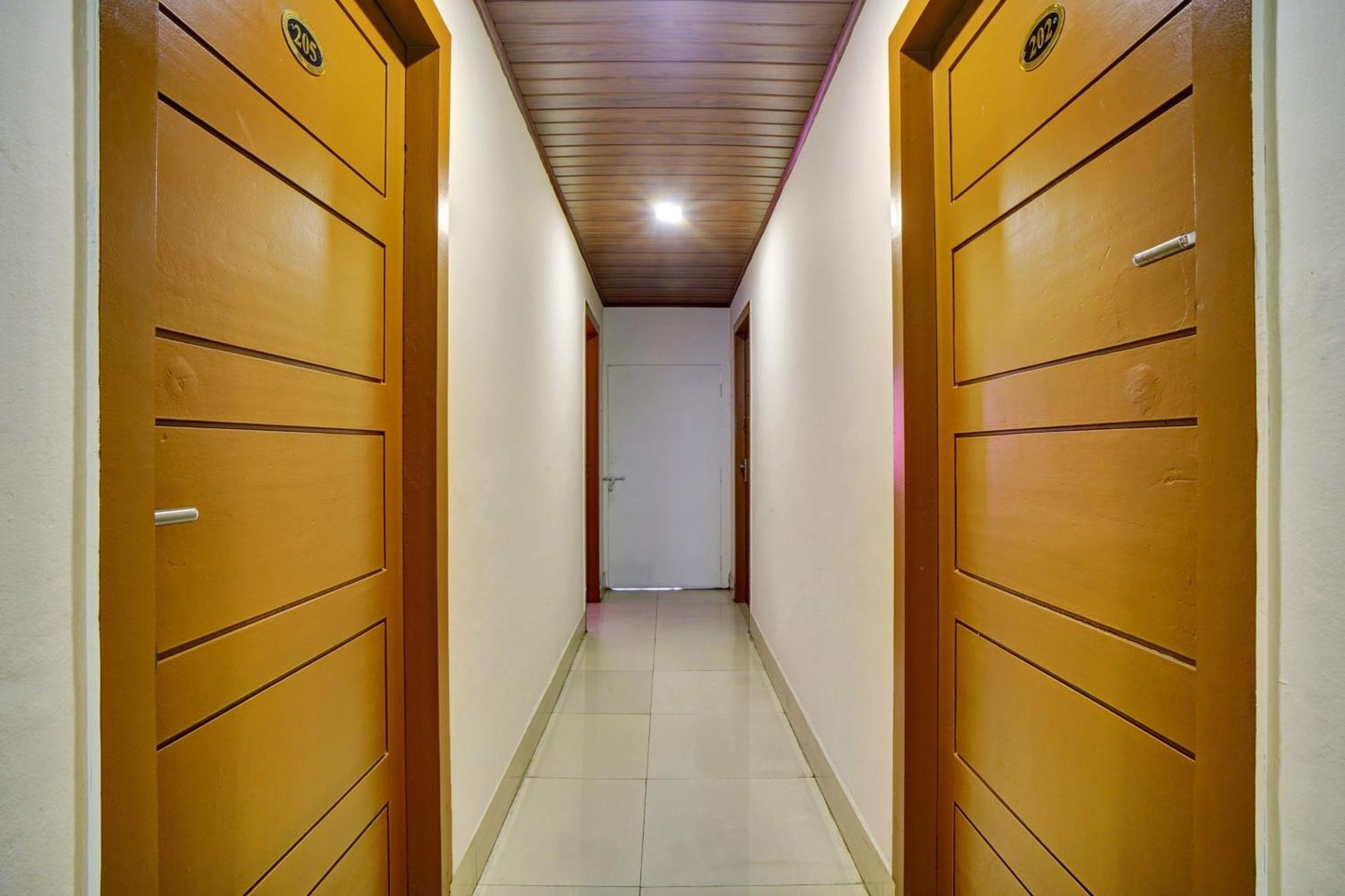 Hotel O Chiyang Hotel Ангамали Екстериор снимка